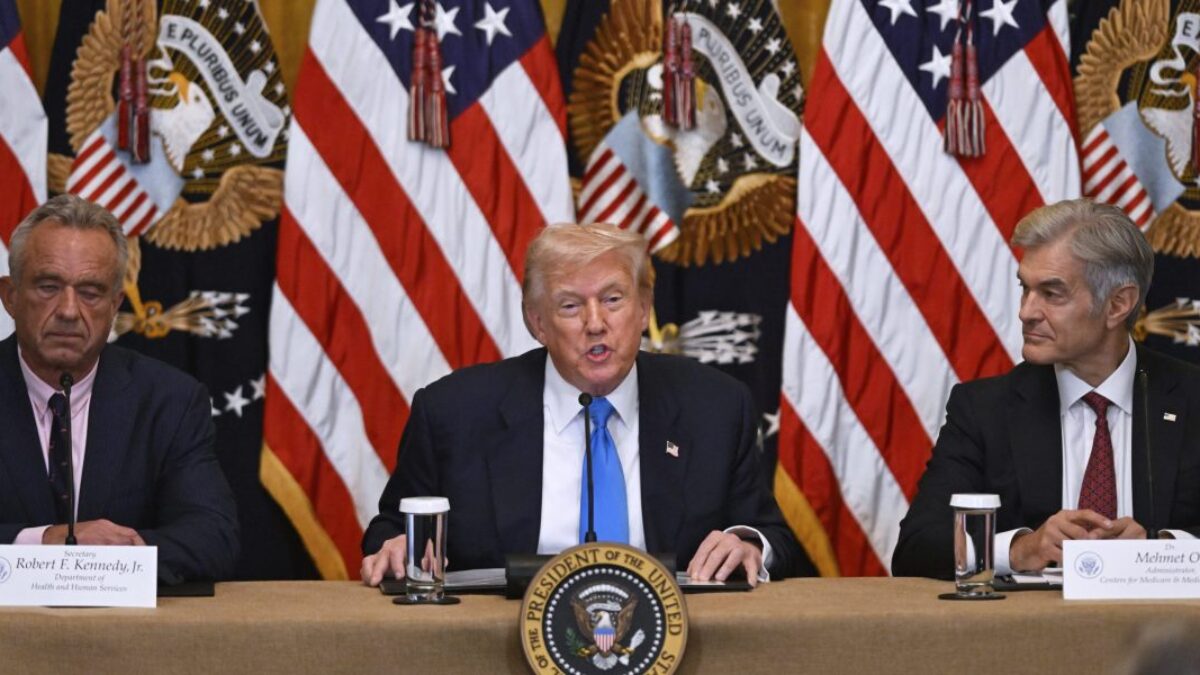 Trumpovo zníženie daní by mohlo znamenať takmer pol bilióna dolárov škrtov v Medicare od roku 2027, varuje CBO.
