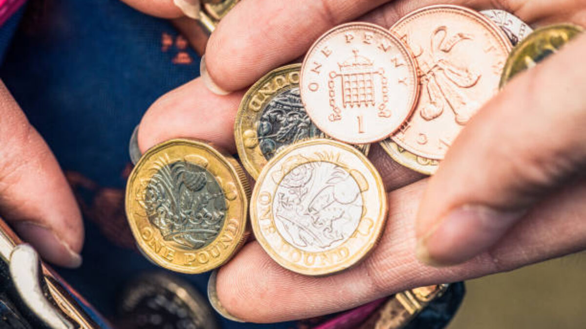 Meny rozdelené: Libra, euro a jen posilňujú, zatiaľ čo meny z Austrálie a Nového Zélandu klesajú.