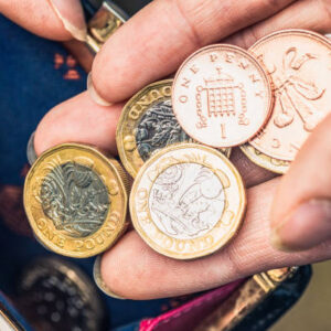 Meny rozdelené: Libra, euro a jen posilňujú, zatiaľ čo meny z Austrálie a Nového...