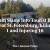 Vlak narazil do turistického autobusu pri Petrohrade, 1 mŕtvy a 16 zranených
