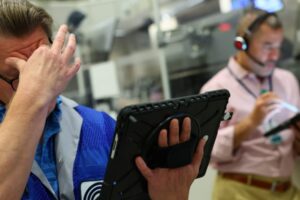 Akciový trh dnes: Dow futures klesajú uprostred obáv z recesie.