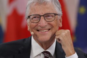 Sheryl Sandbergová, Bill Gates a poprední svetoví riaditelia spoločností prisaha...