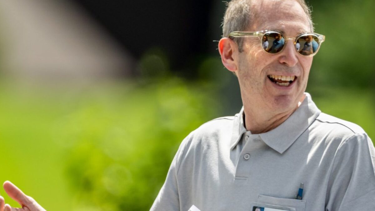 Andy Jassy tvrdí, že sa Amazon rozhodol „osvojiť si“ umelú inteligenciu a sľubuje, že „práca všetkých našich kolegov bude príjemnejšia“.