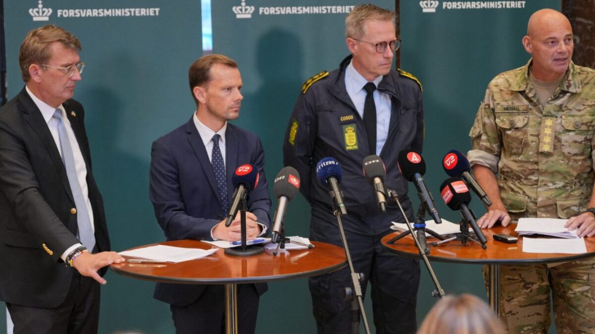 Dánsko hlási pozorovania dronov pri vojenských zariadeniach, NATO varuje Rusko pred narúšaním vzdušného priestoru.