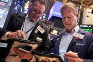 S&P 500 má najdlhšiu sériu strát za viac ako mesiac, Wall Street zakopáva o...