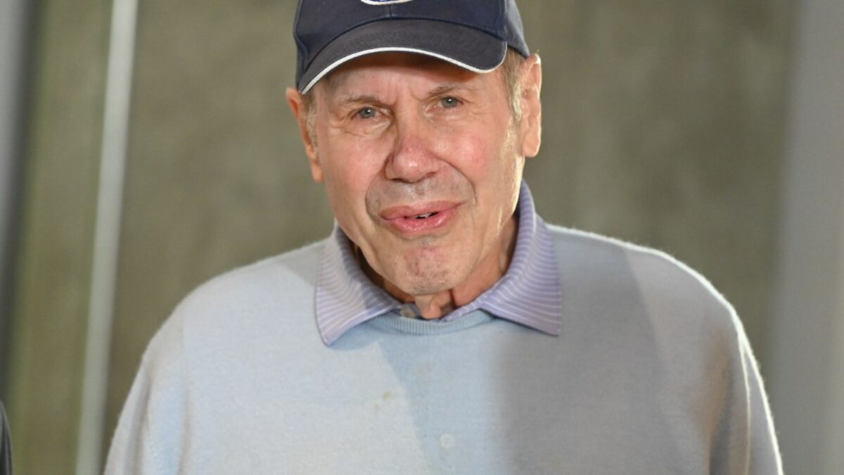 Kam sa podelo všetko vodcovstvo?: Bývalý riaditeľ Disney Michael Eisner kritizuje pozastavenie Kimmela.