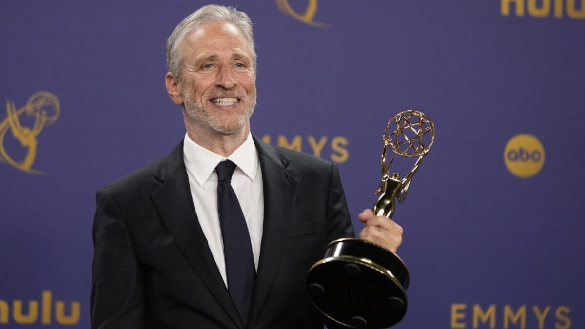 Jon Stewart bude moderovať špeciálnu edíciu relácie ‚The Daily Show‘ deň po pozastavení činnosti Jimmyho Kimmela.