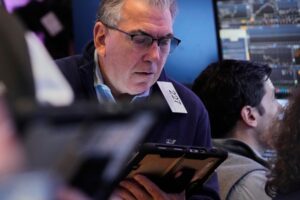 Budúcnosť Wall Streetu závisí od riskantnej stávky na smerovanie americkej ekono...