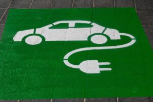 Komisia otvorí rokovania s automobilovým priemyslom o „e-autách“.
