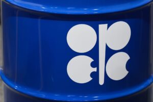 Ceny ropy by mohli ešte viac klesnúť, keďže kľúčoví členovia OPEC+ schválili zvý...