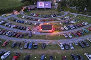 Tento pár použil úspory a pôžičku 1 milión dolárov na kúpu najstaršieho fungujúc...
