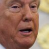 Trump tvrdí, že video s vrecami odpadu vyhadzovanými z okna Bieleho domu bolo vy...