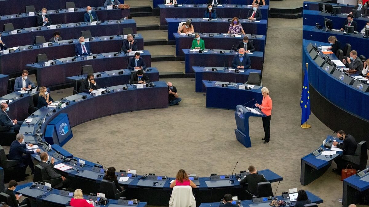 Európania požadujú väčšiu jednotu EÚ v oblasti obrany a hospodárstva bloku.
