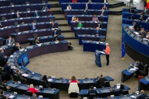 Európania požadujú väčšiu jednotu EÚ v oblasti obrany a hospodárstva bloku.