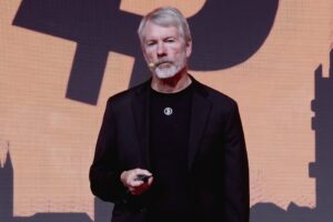 Cena Bitcoinu sa odrazila nad 114 000 dolárov, keď spoločnosť Strategy dokúpila ...