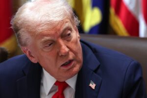 Trump zvýši clá na Čínu na 130 % a na budúci mesiac zavedie kontroly vývozu soft...