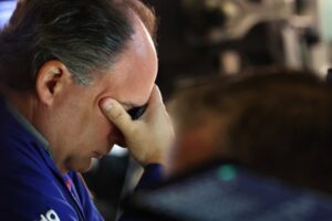 Globálny výpredaj v plnom prúde, obchodníci sú skeptickí kvôli zastaveniu fungov...