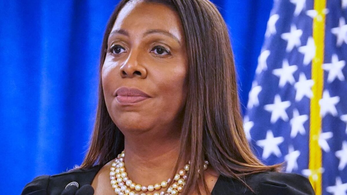 Generálna prokurátorka New Yorku Letitia Jamesová obvinená v prípade vyšetrovania hypotekárneho podvodu.