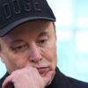 Bitka o bilionársky balík odmien pre Elona Muska sa stupňuje, penzijné fondy sto...