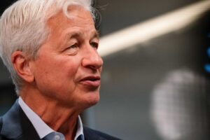 Generálny riaditeľ JPMorgan Chase Jamie Dimon tvrdí, že recesia môže nastať v ro...