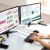 Microsoft konečne opravuje panel úloh vo Windows 11 pre viacero monitorov