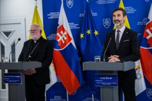 Tlačová konferencia sekretára Svätej stolice P. R. Gallaghera a ministra J. Blan...