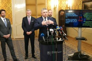 TK R. Fico, R. Kaliňák, T. Gašpar, M. Para: Pozastavenie účinnosti právnej úprav...