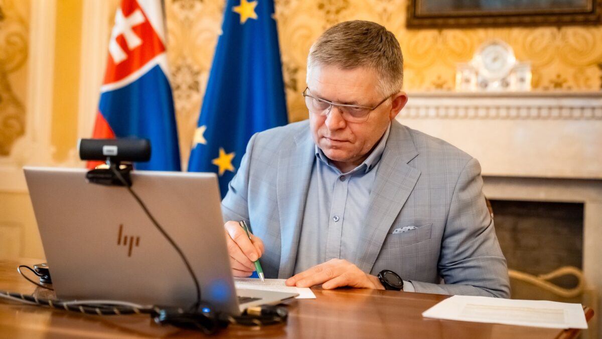 Fico za riešenie situácie v Hormuzskom prielive považuje dôsledné dodržiavanie medzinárodného práva – FOTO