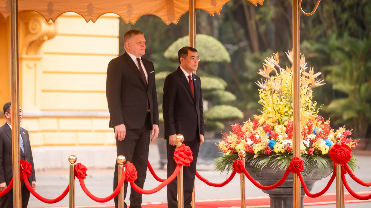 Fico vidí potenciál v spolupráci s Vietnamom, rozvíjať by mohli oblasť energetiky aj zbrojárstva – FOTO
