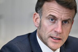 Macron varoval Lukašenka pred zapojením sa do ruskej vojny proti Ukrajine, zdôra...