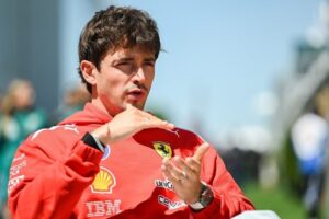 Leclerc predĺžil zmluvu s Ferrari, tím označil za svoju druhú rodinu
