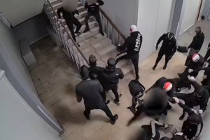 Je zázrak, že prežili. Až 25 ultras fanúšikov Slavie Praha brutálne napadlo len ...
