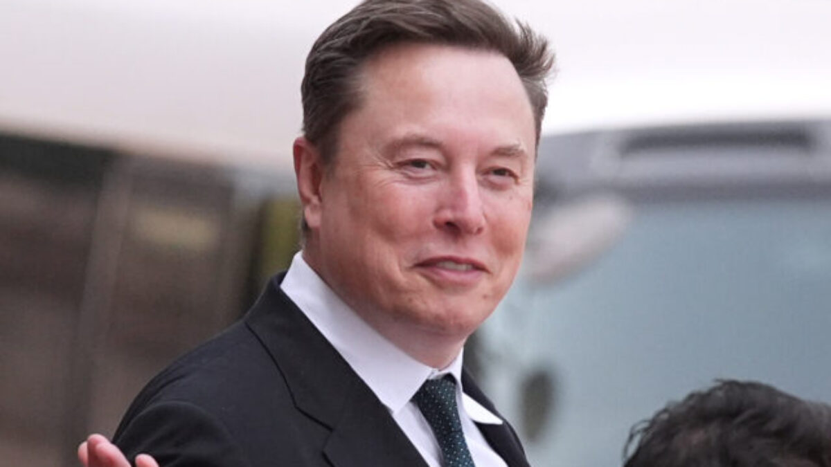 Elon Musk sa stal prvým bilionárom sveta, akcie SpaceX po debute prudko vzrástli