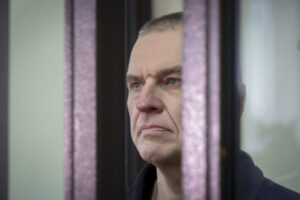 Andrzej Poczobut si po prepustení z väzenia prevzal v Európskom parlamente Sacha...