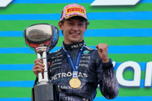Antonelli ovládil šprint v Silverstone a upevnil si post lídra hodnotenia seriál...