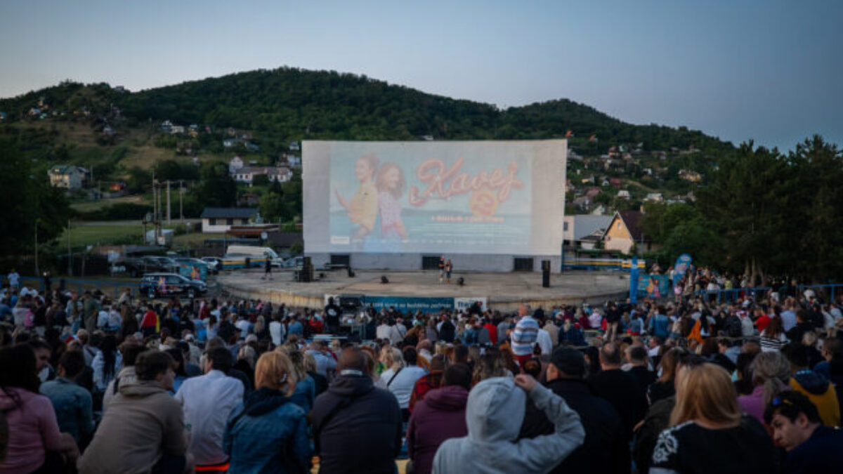 Top foto dňa (8. júl 2026): Kavej 2 Fest na Šírave, nové autobusy MHD, dopravná nehoda a samit NATO