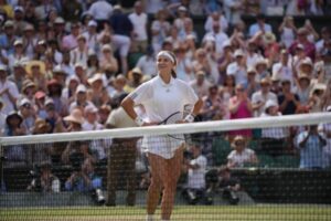 České tenistky dobyli Wimbledon už pred finále. O titul si zahrajú Muchová a Nos...