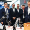 Pellegrini navštívil v Pekingu aj technologické centrum, zaujali ho najmä roboty...