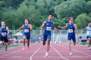Senzačný finalista behu na 100 m na MSJ. V prospech Slováka Machatu rozhodlo 5 t...