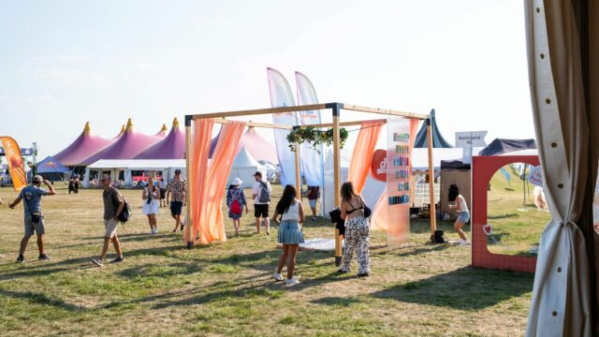 dm na LOVESTREAM-e opäť spojí festivalové zážitky so starostlivosťou a osvetou