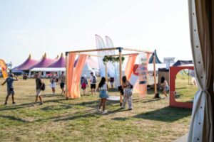 dm na LOVESTREAM-e opäť spojí festivalové zážitky so starostlivosťou a osvetou